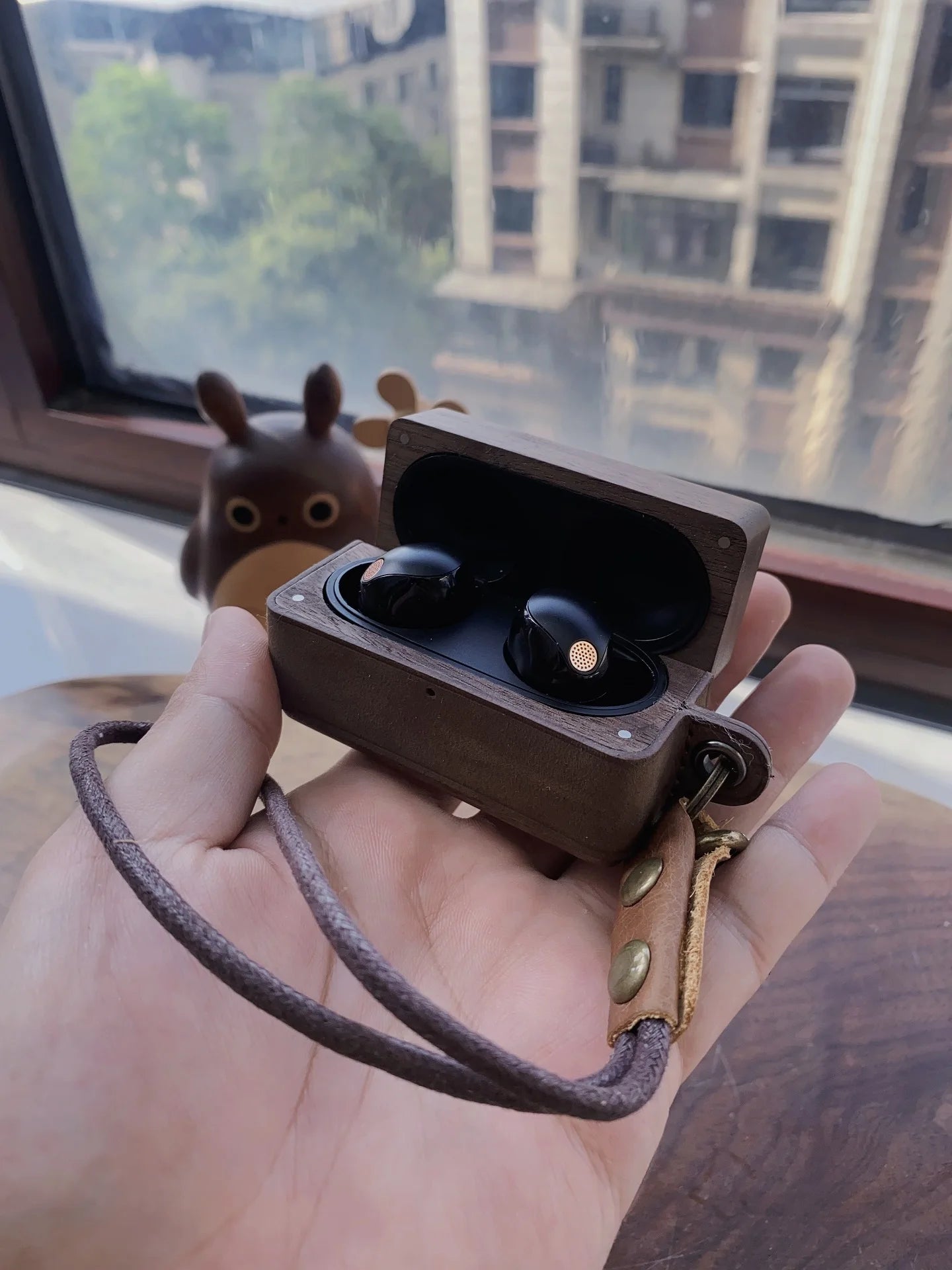 Chic Walnut Earphone Case