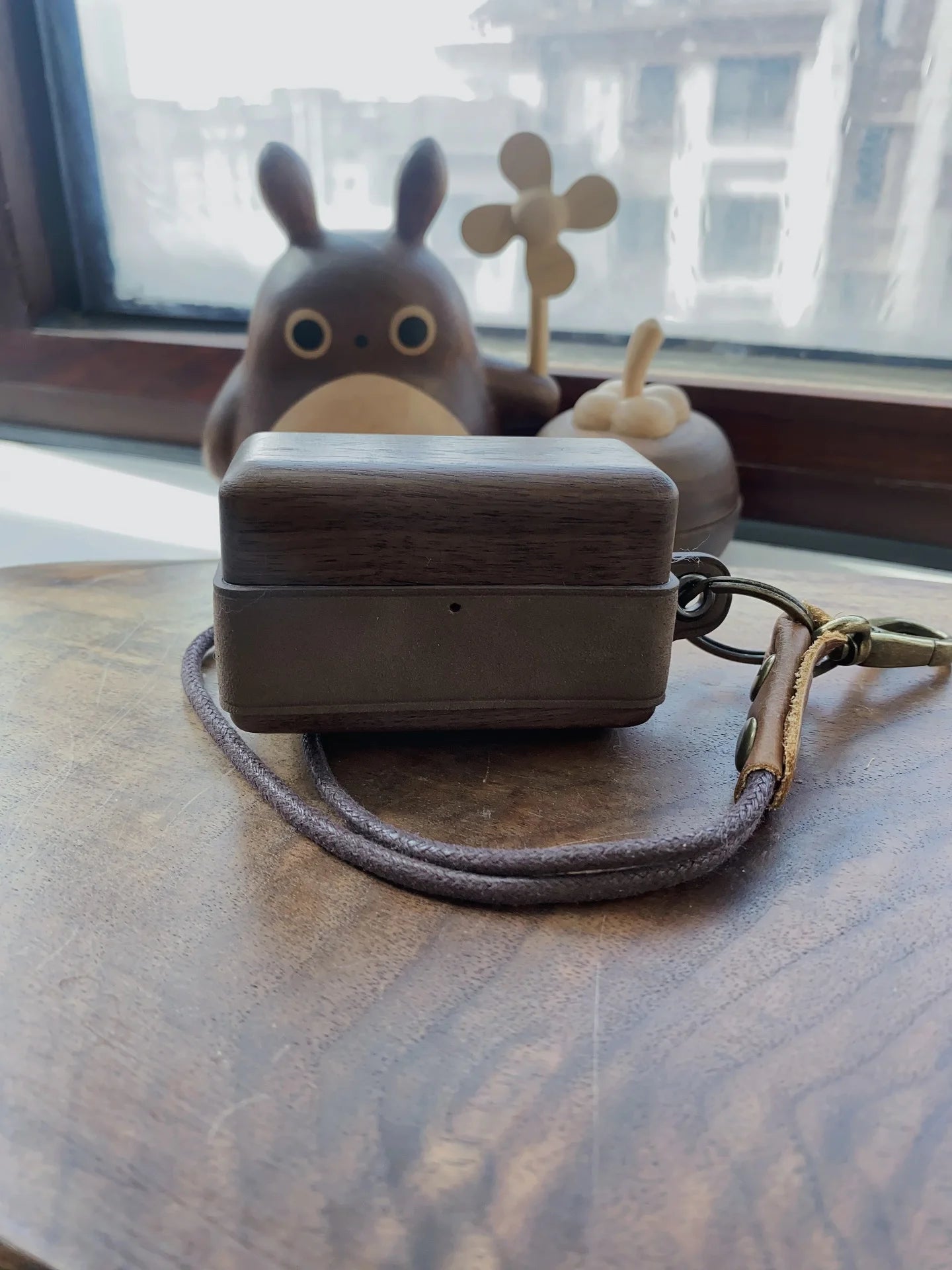 Chic Walnut Earphone Case