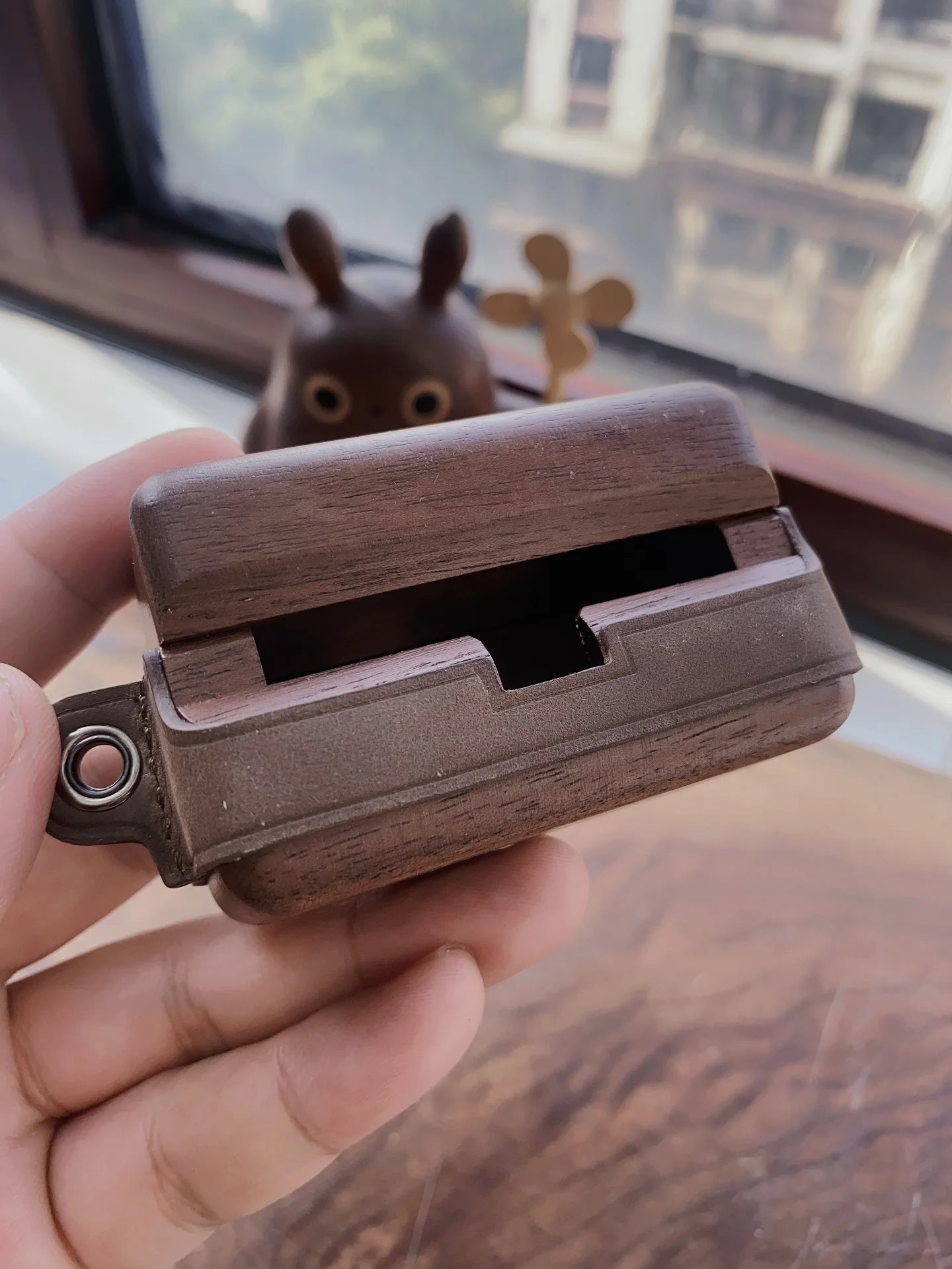 Chic Walnut Earphone Case